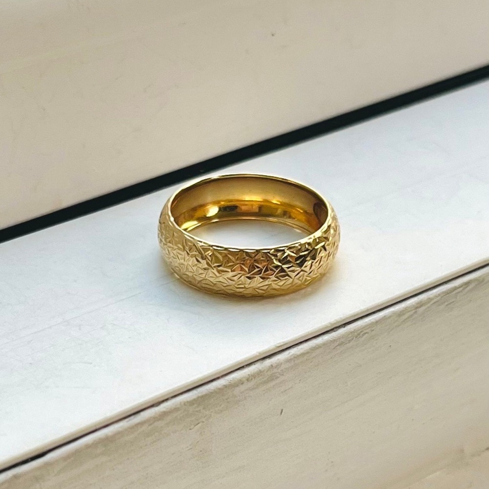 14 Kt gold vintage band
